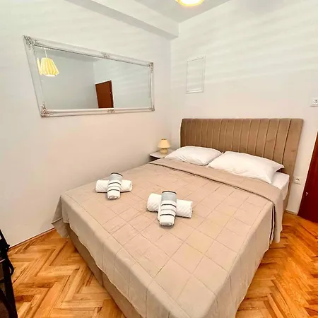 In 44151 Apartment