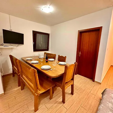 In 44151 Apartment *