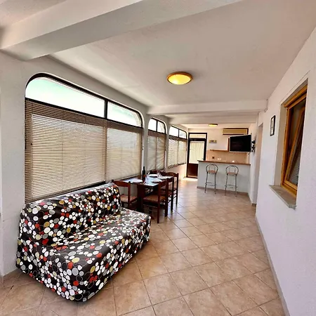 Apartment In 44151